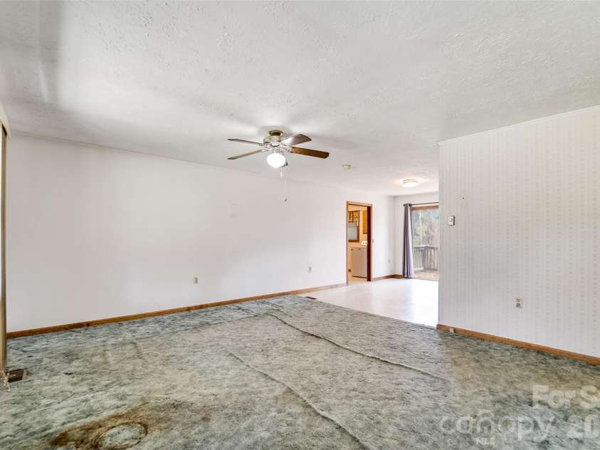 21 Queen Street, Sylva, NC 28779.  MLS# CAR4342252, YatesRealty ID 3641. 