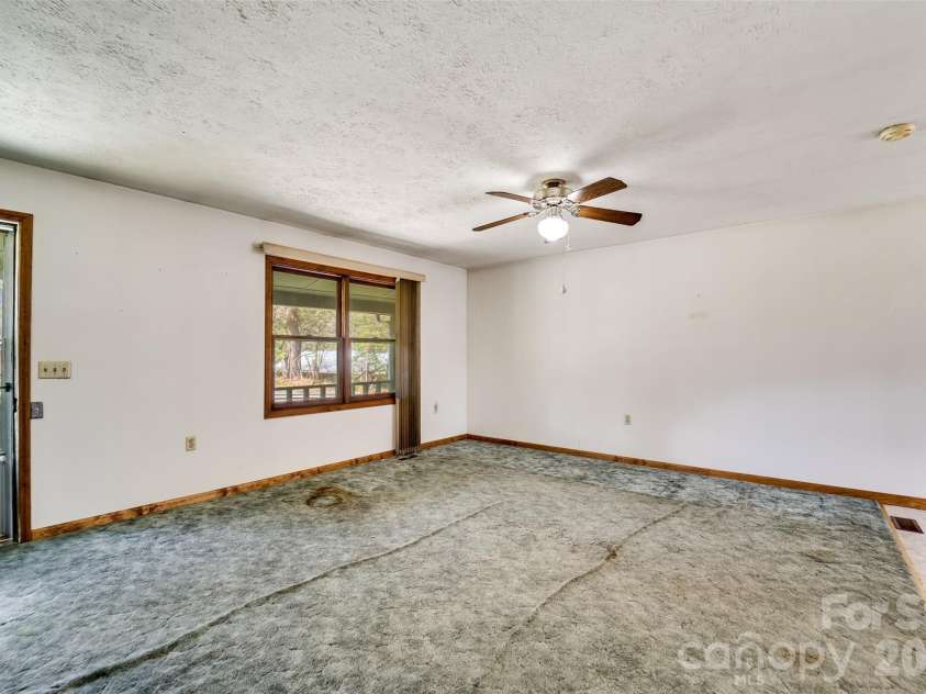21 Queen Street, Sylva, NC 28779.  MLS# CAR4342252, YatesRealty ID 3641. 