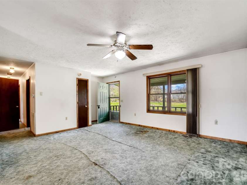 21 Queen Street, Sylva, NC 28779.  MLS# CAR4342252, YatesRealty ID 3641. 