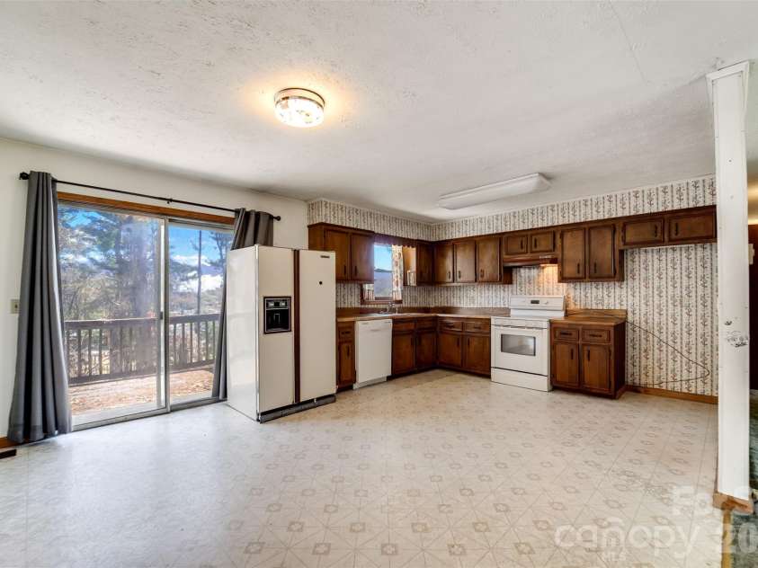 21 Queen Street, Sylva, NC 28779.  MLS# CAR4342252, YatesRealty ID 3641. 