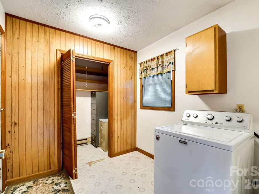 21 Queen Street, Sylva, NC 28779.  MLS# CAR4342252, YatesRealty ID 3641. 