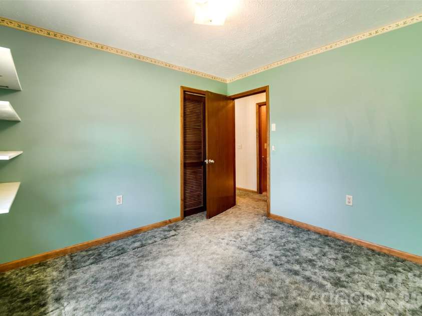 21 Queen Street, Sylva, NC 28779.  MLS# CAR4342252, YatesRealty ID 3641. 
