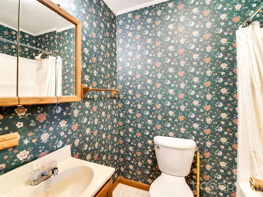 21 Queen Street, Sylva, NC 28779.  MLS# CAR4342252, YatesRealty ID 3641. 