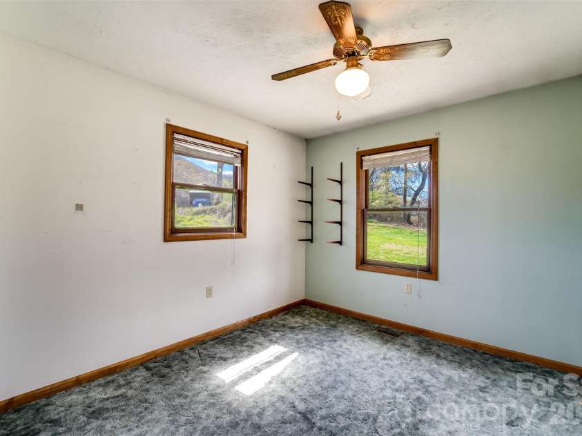 21 Queen Street, Sylva, NC 28779.  MLS# CAR4342252, YatesRealty ID 3641. 