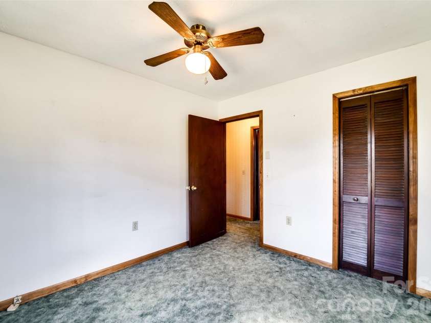 21 Queen Street, Sylva, NC 28779.  MLS# CAR4342252, YatesRealty ID 3641. 