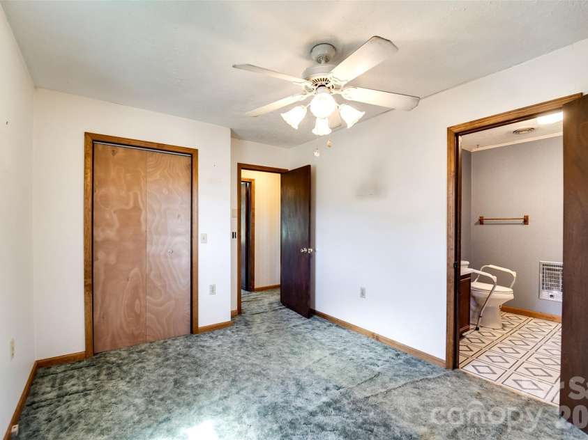 21 Queen Street, Sylva, NC 28779.  MLS# CAR4342252, YatesRealty ID 3641. 