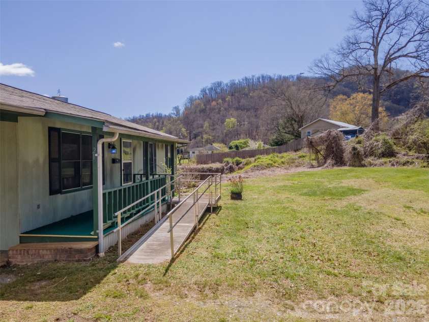 21 Queen Street, Sylva, NC 28779.  MLS# CAR4342252, YatesRealty ID 3641. 