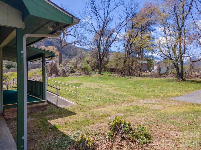 21 Queen Street, Sylva, NC 28779.  MLS# CAR4342252, YatesRealty ID 3641. 