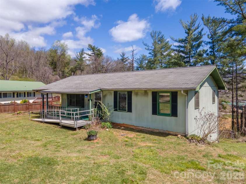 21 Queen Street, Sylva, NC 28779.  MLS# CAR4342252, YatesRealty ID 3641. 