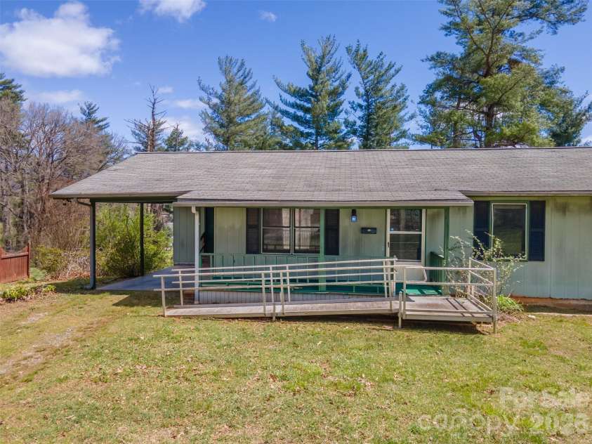 21 Queen Street, Sylva, NC 28779.  MLS# CAR4342252, YatesRealty ID 3641. 