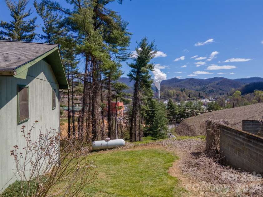 21 Queen Street, Sylva, NC 28779.  MLS# CAR4342252, YatesRealty ID 3641. 