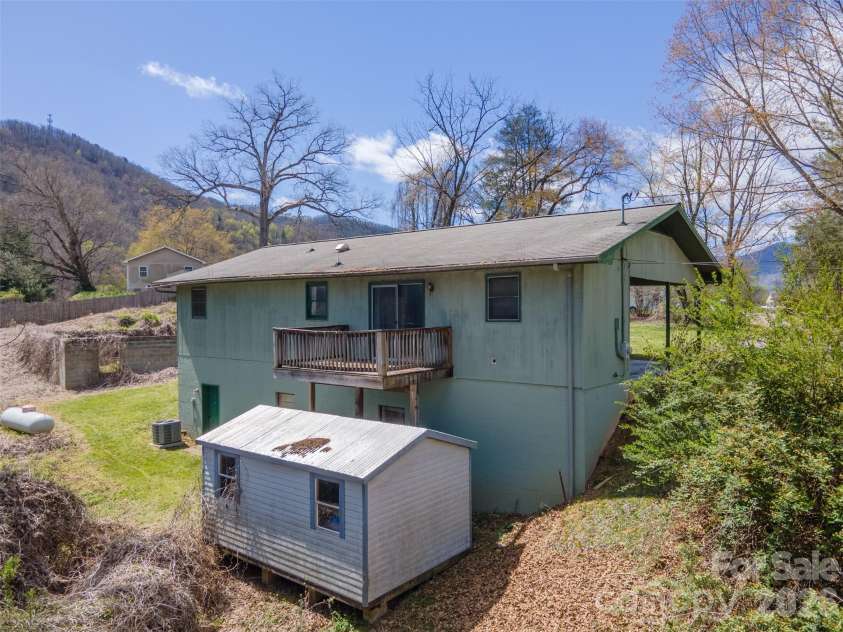 21 Queen Street, Sylva, NC 28779.  MLS# CAR4342252, YatesRealty ID 3641. 