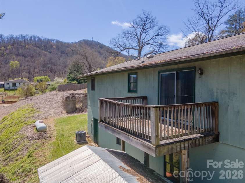 21 Queen Street, Sylva, NC 28779.  MLS# CAR4342252, YatesRealty ID 3641. 