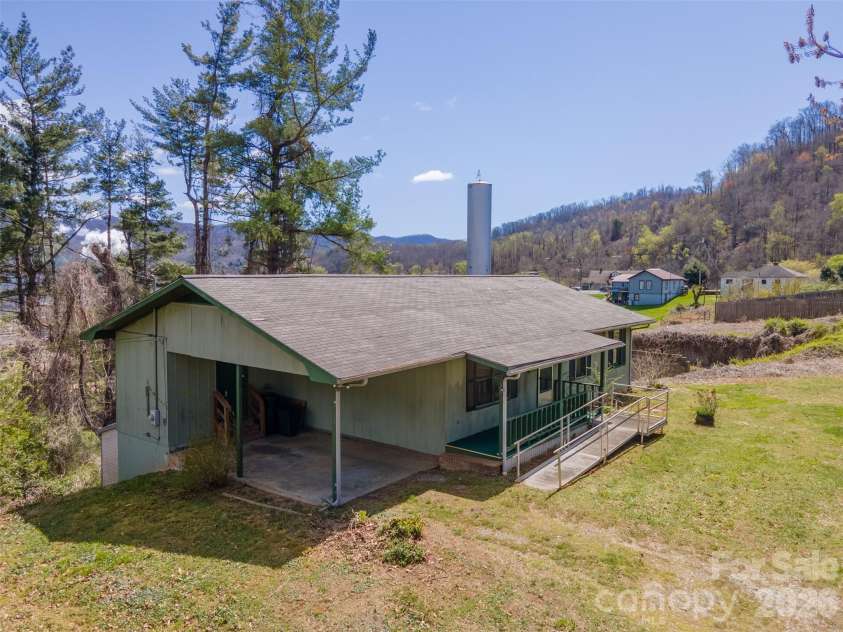 21 Queen Street, Sylva, NC 28779.  MLS# CAR4342252, YatesRealty ID 3641. 