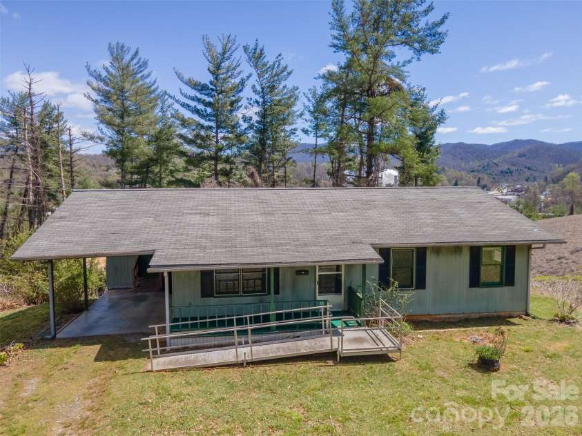 21 Queen Street, Sylva, NC 28779.  MLS# CAR4342252, YatesRealty ID 3641. 