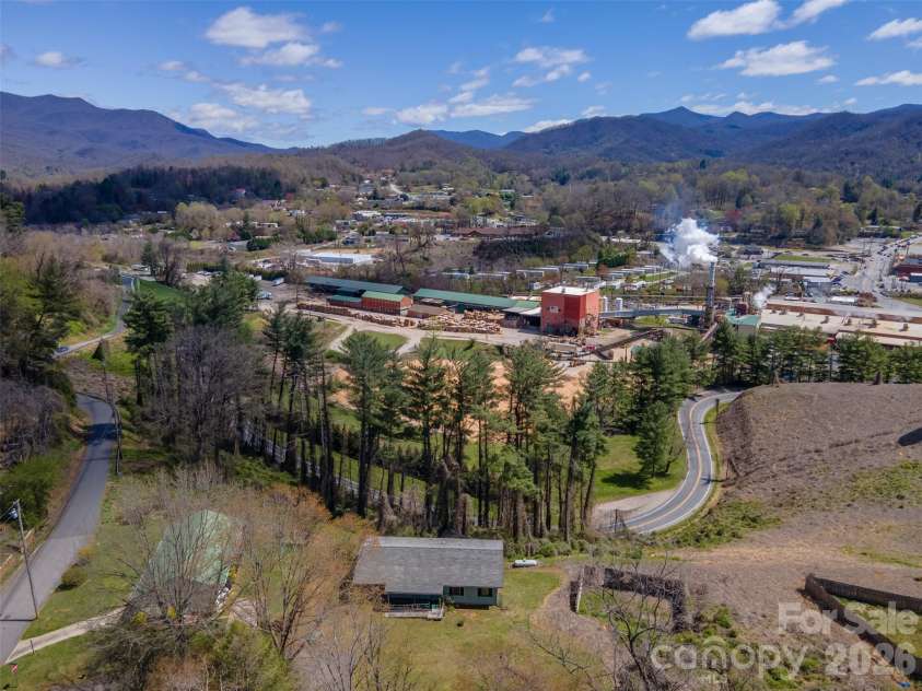 21 Queen Street, Sylva, NC 28779.  MLS# CAR4342252, YatesRealty ID 3641. 