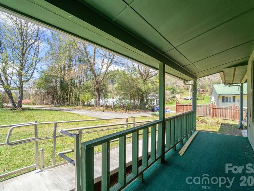 21 Queen Street, Sylva, NC 28779.  MLS# CAR4342252, YatesRealty ID 3641. 
