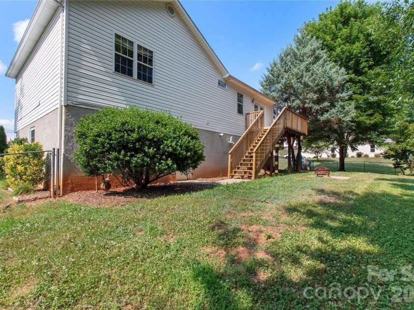 100 Carriage Hills Drive, Morganton, NC 28655.  MLS# CAR4399365, YatesRealty ID 36411. 