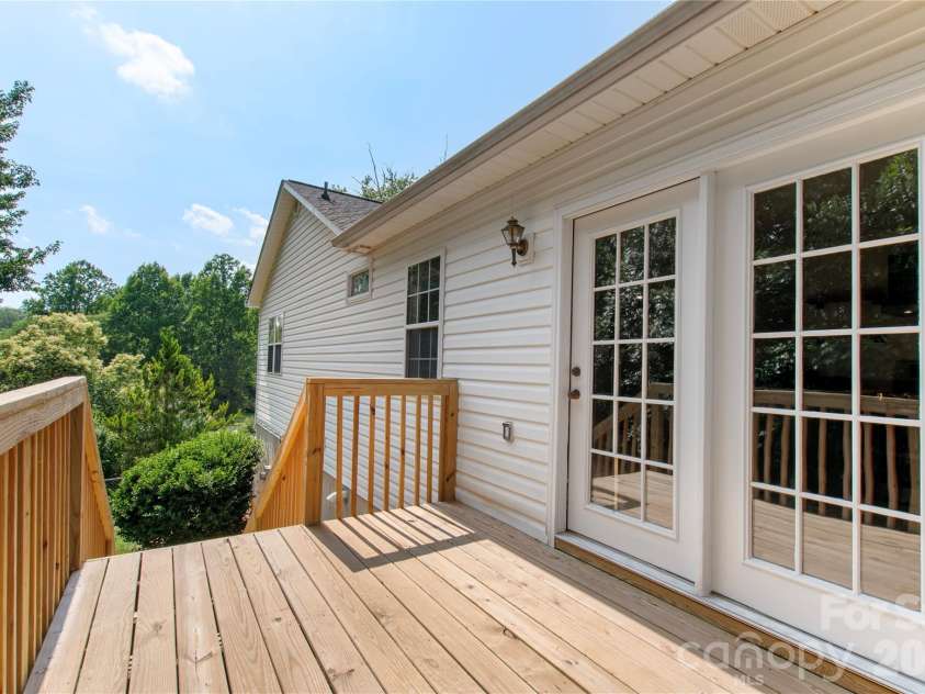 100 Carriage Hills Drive, Morganton, NC 28655.  MLS# CAR4399365, YatesRealty ID 36411. 