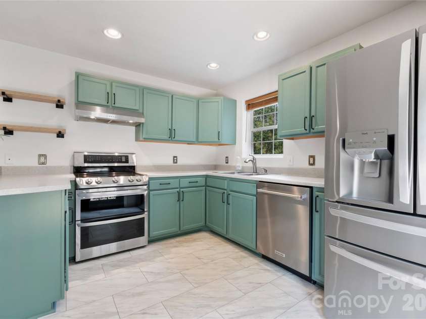 100 Carriage Hills Drive, Morganton, NC 28655.  MLS# CAR4399365, YatesRealty ID 36411. 