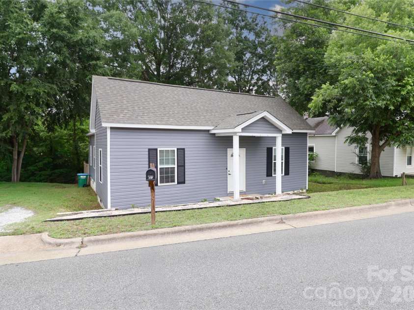 703 Main Street, Landis, NC 28088.  MLS# CAR4385611, YatesRealty ID 36412. 