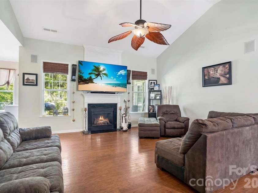 4628 Bonroi Avenue, Charlotte, NC 28213.  MLS# CAR4392377, YatesRealty ID 36413. 