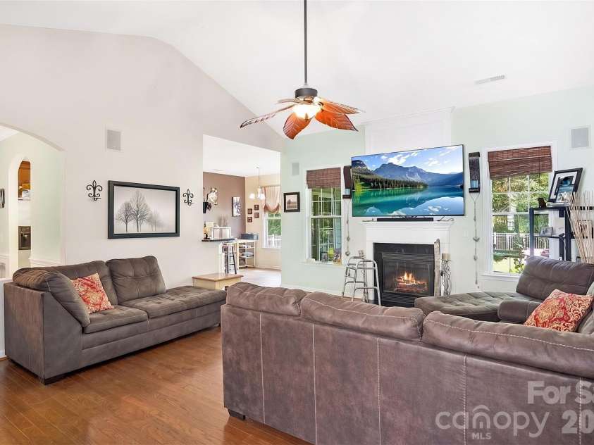 4628 Bonroi Avenue, Charlotte, NC 28213.  MLS# CAR4392377, YatesRealty ID 36413. 