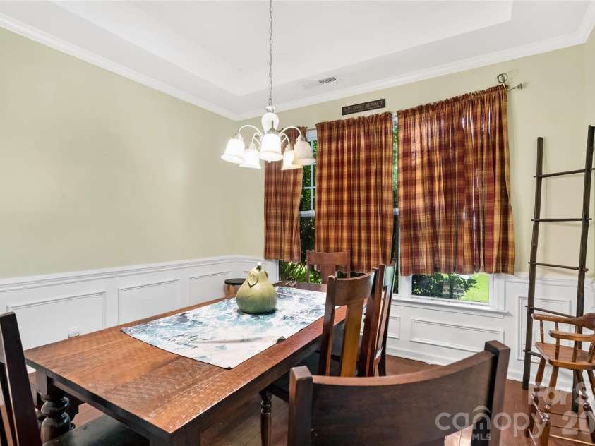 4628 Bonroi Avenue, Charlotte, NC 28213.  MLS# CAR4392377, YatesRealty ID 36413. 