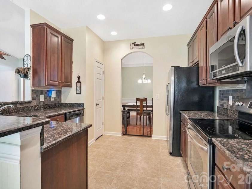 4628 Bonroi Avenue, Charlotte, NC 28213.  MLS# CAR4392377, YatesRealty ID 36413. 