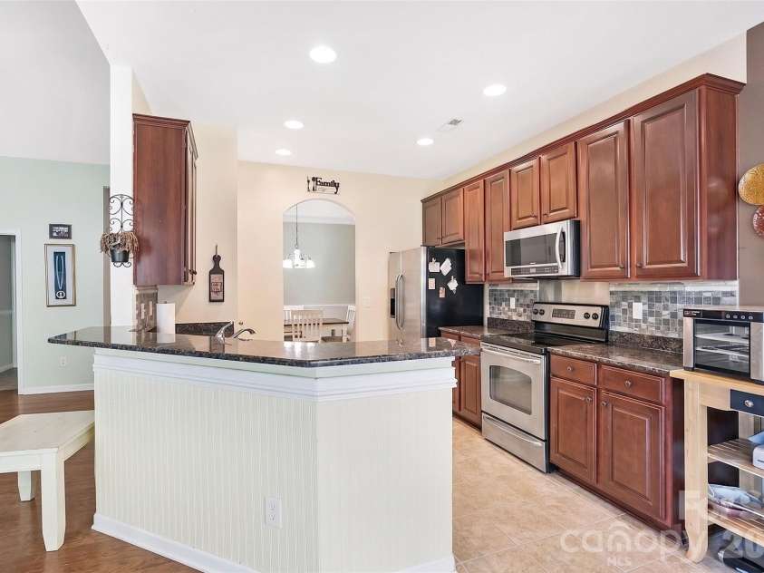 4628 Bonroi Avenue, Charlotte, NC 28213.  MLS# CAR4392377, YatesRealty ID 36413. 