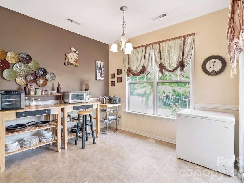 4628 Bonroi Avenue, Charlotte, NC 28213.  MLS# CAR4392377, YatesRealty ID 36413. 
