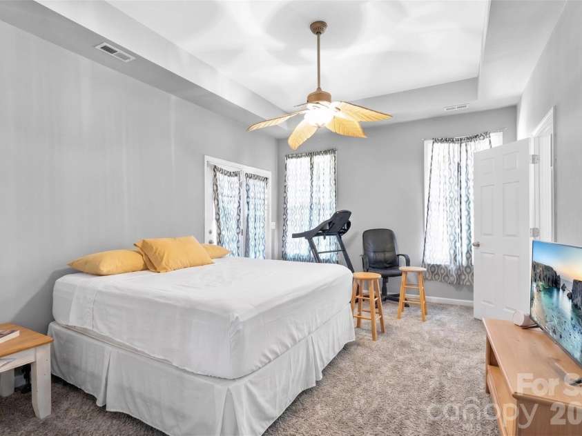 4628 Bonroi Avenue, Charlotte, NC 28213.  MLS# CAR4392377, YatesRealty ID 36413. 