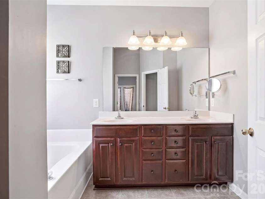 4628 Bonroi Avenue, Charlotte, NC 28213.  MLS# CAR4392377, YatesRealty ID 36413. 