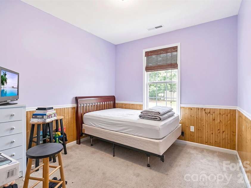 4628 Bonroi Avenue, Charlotte, NC 28213.  MLS# CAR4392377, YatesRealty ID 36413. 