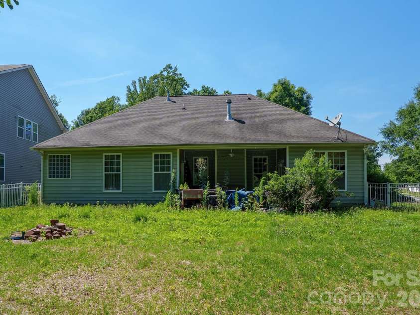 4628 Bonroi Avenue, Charlotte, NC 28213.  MLS# CAR4392377, YatesRealty ID 36413. 