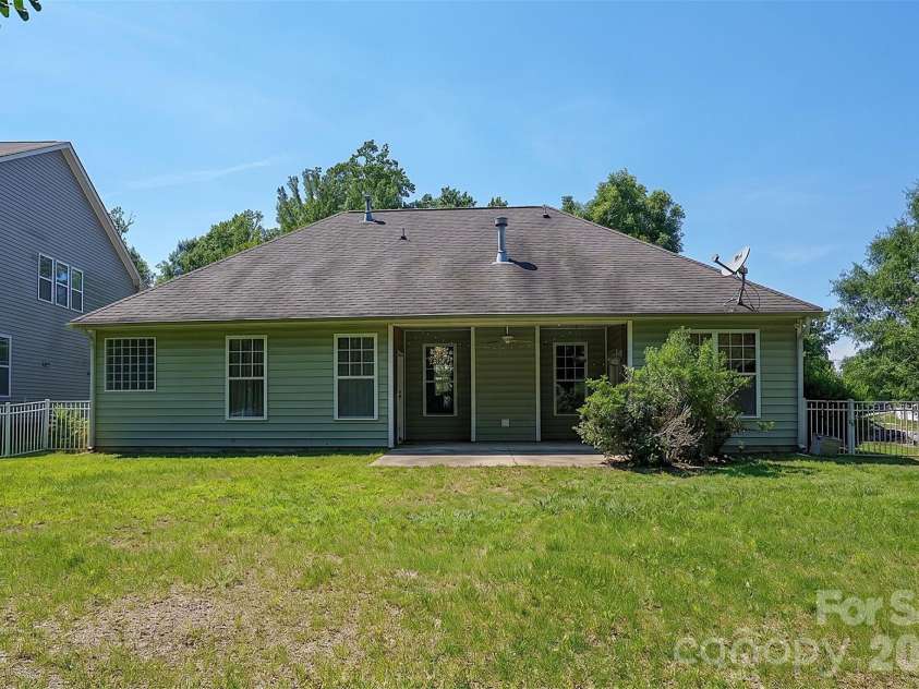 4628 Bonroi Avenue, Charlotte, NC 28213.  MLS# CAR4392377, YatesRealty ID 36413. 