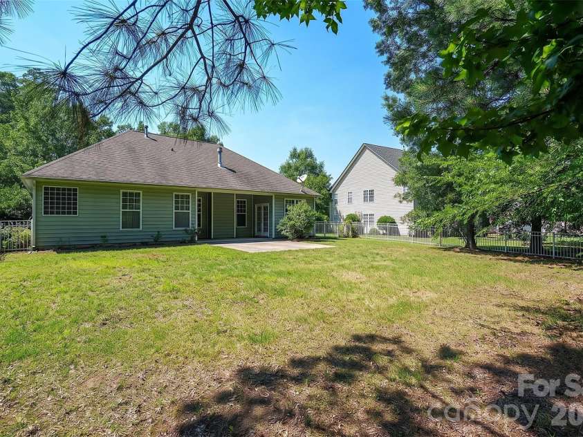 4628 Bonroi Avenue, Charlotte, NC 28213.  MLS# CAR4392377, YatesRealty ID 36413. 