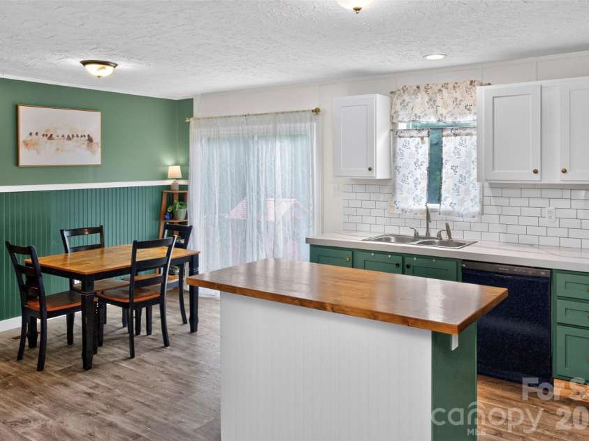 742 Sidney Cornwell Drive, Catawba, SC 29704.  MLS# CAR4402578, YatesRealty ID 36415. 