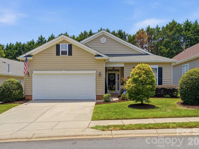 970 Platinum Drive, Fort Mill, SC 29708.  MLS# CAR4401063, YatesRealty ID 36416. 