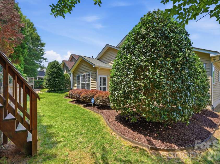 970 Platinum Drive, Fort Mill, SC 29708.  MLS# CAR4401063, YatesRealty ID 36416. 