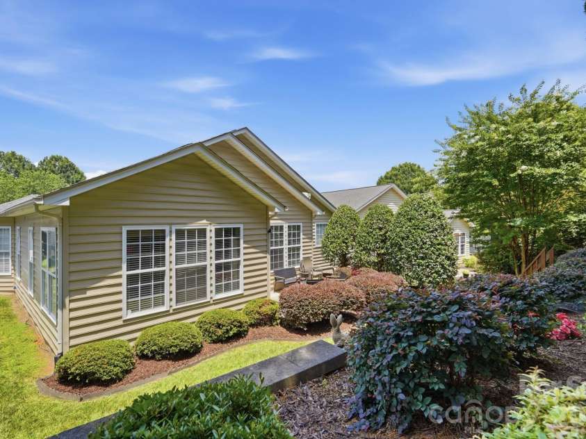 970 Platinum Drive, Fort Mill, SC 29708.  MLS# CAR4401063, YatesRealty ID 36416. 