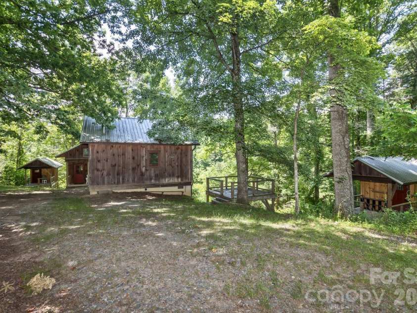104 Pokeberry Lane, Leicester, NC 28748.  MLS# CAR4401625, YatesRealty ID 36417. 