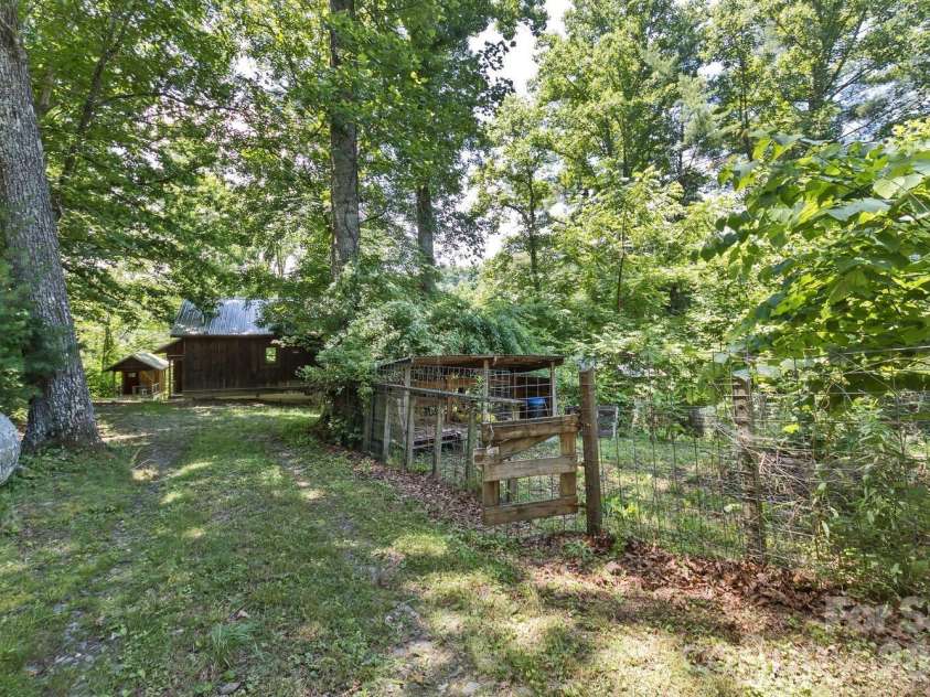 104 Pokeberry Lane, Leicester, NC 28748.  MLS# CAR4401625, YatesRealty ID 36417. 