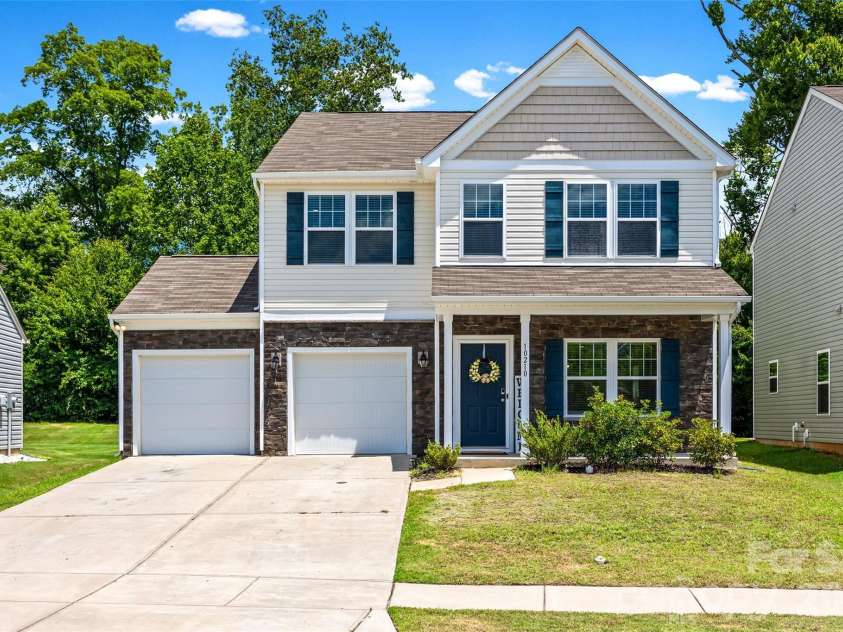 10210 Holly Park Drive, Charlotte, NC 28214.  MLS# CAR4402789, YatesRealty ID 36418. 