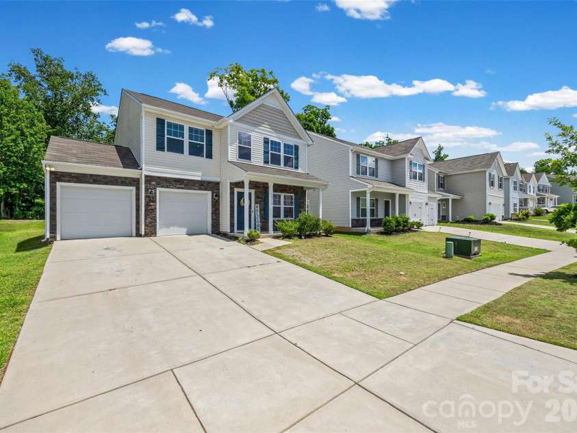 10210 Holly Park Drive, Charlotte, NC 28214.  MLS# CAR4402789, YatesRealty ID 36418. 