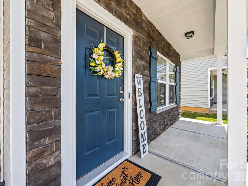 10210 Holly Park Drive, Charlotte, NC 28214.  MLS# CAR4402789, YatesRealty ID 36418. 