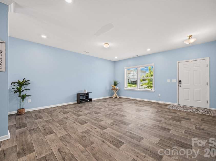 10210 Holly Park Drive, Charlotte, NC 28214.  MLS# CAR4402789, YatesRealty ID 36418. 