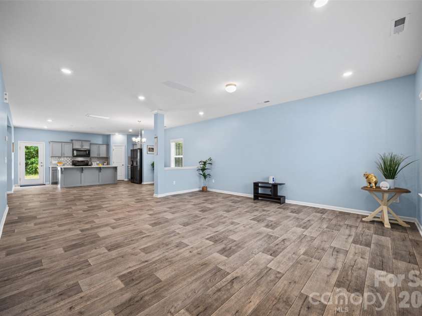 10210 Holly Park Drive, Charlotte, NC 28214.  MLS# CAR4402789, YatesRealty ID 36418. 