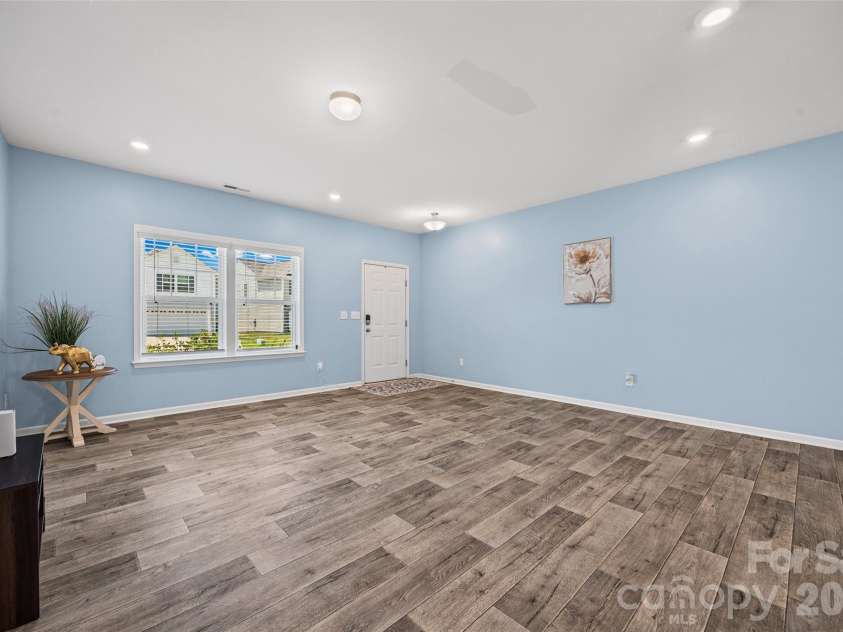 10210 Holly Park Drive, Charlotte, NC 28214.  MLS# CAR4402789, YatesRealty ID 36418. 