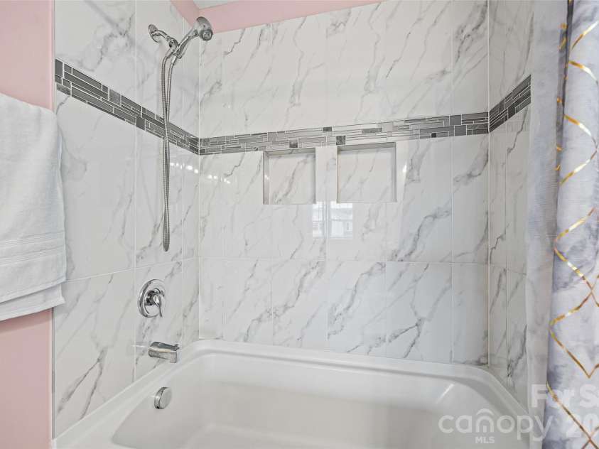 10210 Holly Park Drive, Charlotte, NC 28214.  MLS# CAR4402789, YatesRealty ID 36418. 